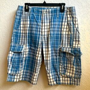 Men’s plaid cargo shorts